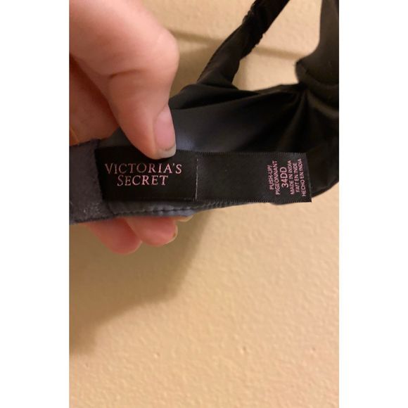 Victoria's Secret 34DD Bra - Picture 1 of 4